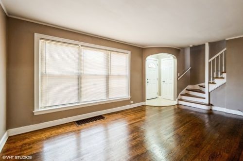 9008 Crandon Ave, Chicago, IL 60617-3807