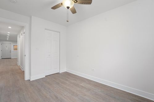 5433 Damen Ave, Chicago IL 60609-5647 exterior