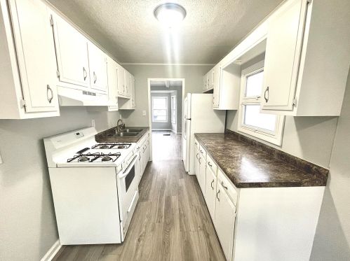 1246 Hollywood St, Grand Rapids MI 49505-3879 exterior