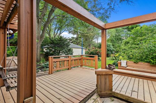 4085 110, Milwaukee WI 53222-1102 exterior