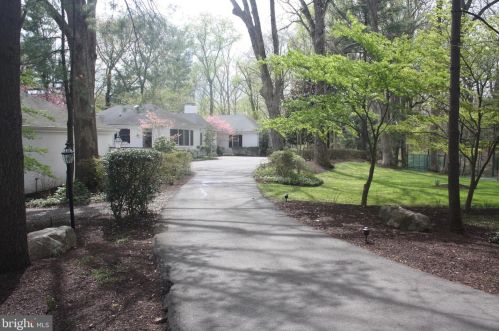 1401 Langley Pl, Mc Lean VA  22101-3010 exterior