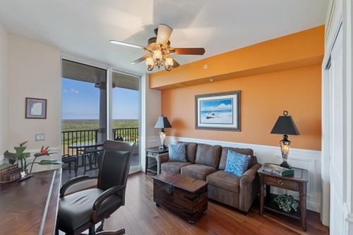 1050 Borghese Ln, Naples FL 34114-7921 exterior