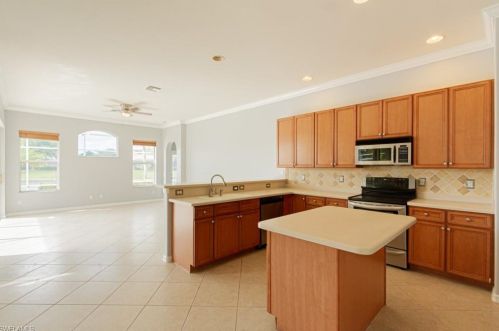 14743 Indigo Lk Cir, Naples FL 34119-4825 exterior