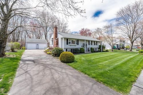 10 Montclair Dr, Enfield CT 06082-3025 exterior