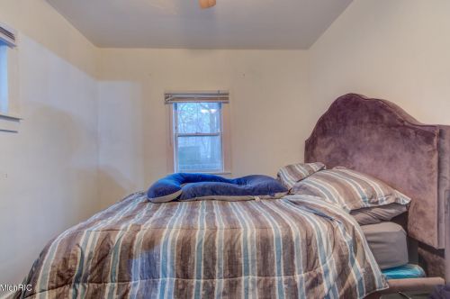 528 Creston St, Meskegon MI 49442-2262 exterior