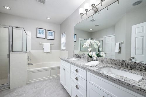 10850 Newbridge Dr, Riverview FL exterior