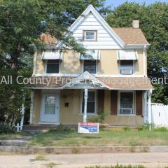 211 Jefferson Ave, Pottstown PA  19464-5329 exterior