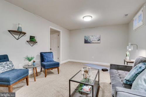 1560 Bruton Ct, Mc Lean VA 22101-4301 exterior