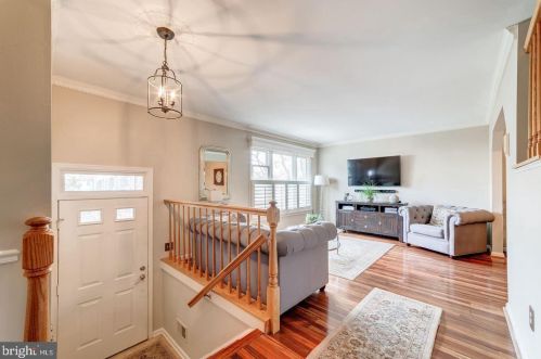 7304 Mallory Cir, Alexandria VA  22315-4704 exterior