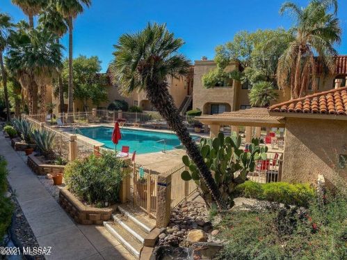 5750 Camino Esplendora, Tucson AZ 85718-4504 exterior