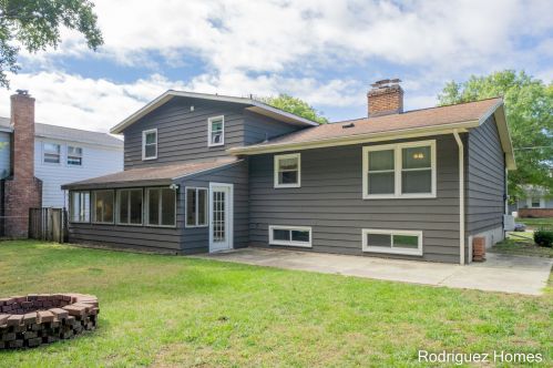 3214 Brookshire Dr, Grand Rapids MI 49508-2445 exterior