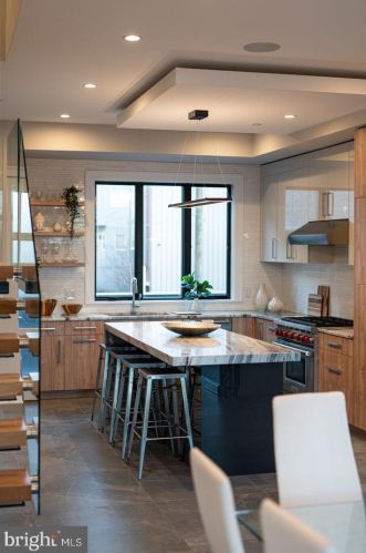 722 Broad St, Philadelphia PA 19146-3119 exterior