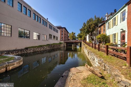 3071 Canal St, Washington DC 20024-3570 exterior