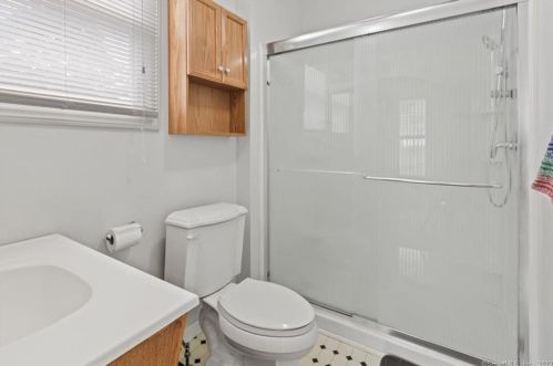 52 Delmont St, Manchester CT 06042-3510 exterior