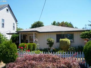 4616 62nd Ave, Portland, OR 97218-2661