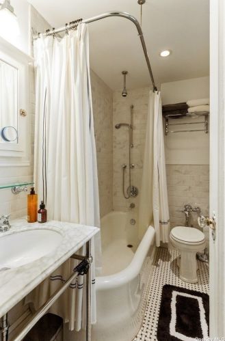 110 86th St, New York NY  10024-4049 exterior