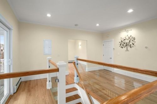 88 Coolidge St, Brookline, MA 02446-5806