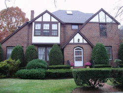 20 Charlotte Rd, Newton, MA 02459-1708