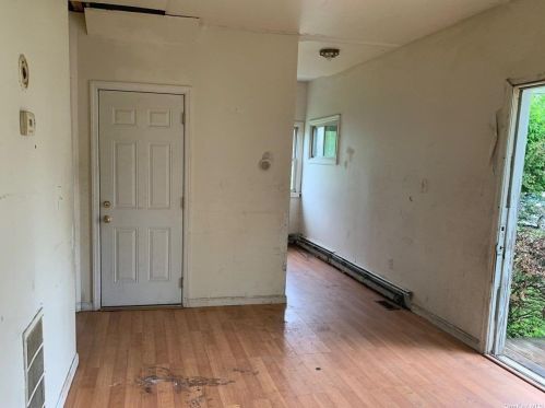 8 Cherry St, Central Islip NY  11722-4106 exterior