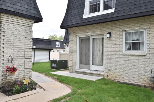 4119 Cherrywood Ln, Milwaukee WI 53209-1004 exterior