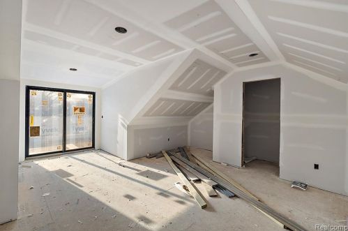 1852 Holland St, Bham MI 48009-6856 exterior