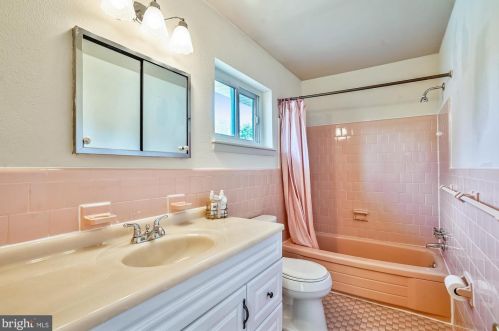 1730 Great Falls St, Mc Lean VA  22101-5063 exterior