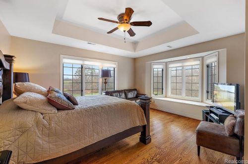 2384 Pebble Crk Dr, Rochester MI 48363-2228 exterior