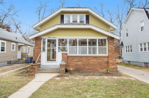 1330 Dickinson St, Grand Rapids, MI 49507-2203