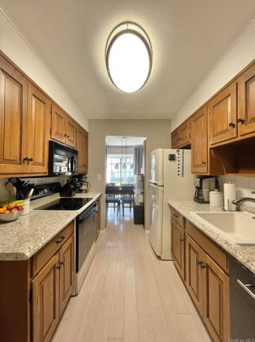 10 Amber Ct, Poughkeepsie, NY 12603-1062