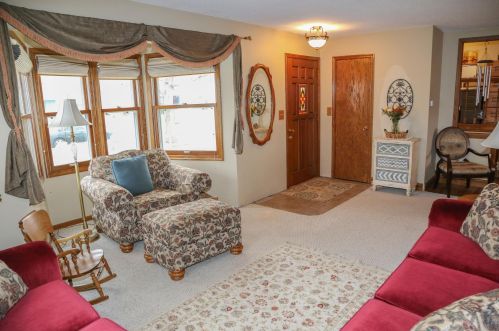 1944 Greenbrier St, Saint Paul, MN 55117-2214