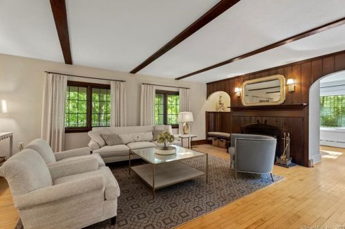 107 New Canaan Rd, Wilton CT 06897-3310 exterior