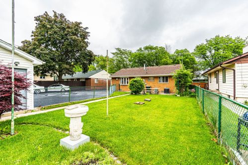 2840 10 Ave, Broadview IL 60153-1926 exterior