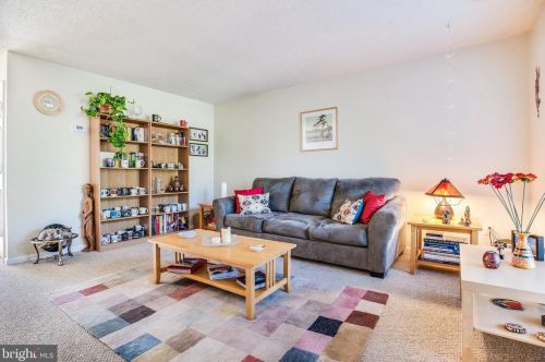 6538 Morning Glen Ct, Alexandria, VA 22315-5027