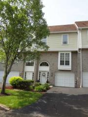 525 Lakewood Dr, Monroeville, PA 15146-1851