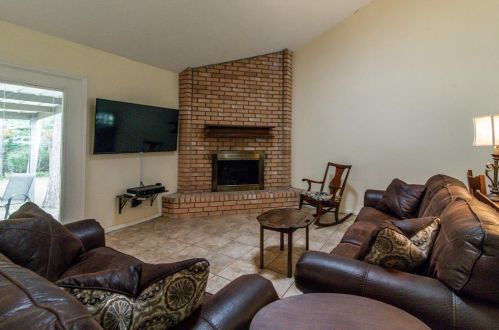 3345 Pne Grv Dr, Huntsville TX 77340-8937 exterior