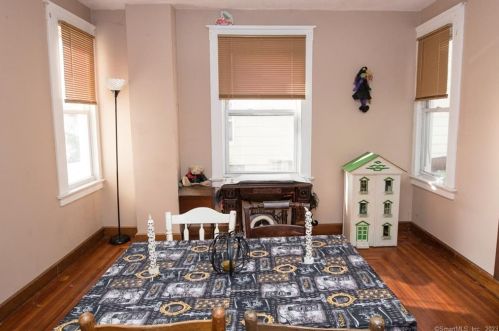 204 Broad St, Meriden CT 06450-6505 exterior