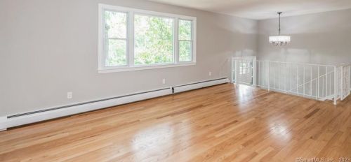 11 Colonial Dr, North Haven CT 06473-1238 exterior