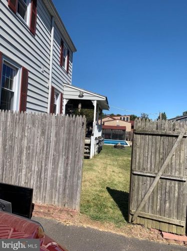 8 Mt Ave, Trenton NJ 08620-2931 exterior