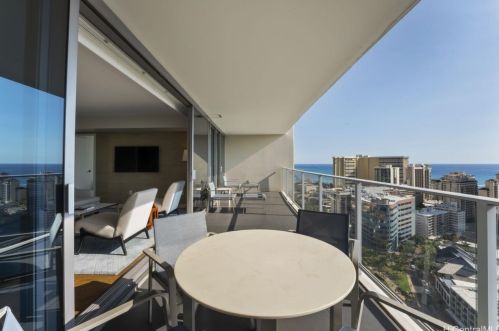 383 Kalaimoku St, Honolulu HI 96815 exterior