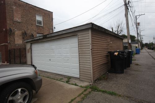 3939 Iowa St, Chicago IL 60651-3242 exterior