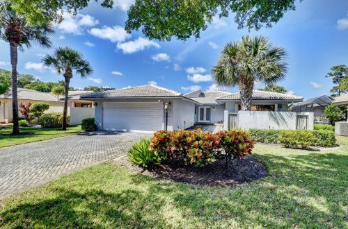 30 Glens Dr, Boynton Beach, FL 33436-6207