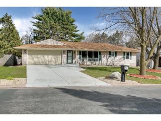 1996 Stanich Ct, Saint Paul, MN 55109-2826