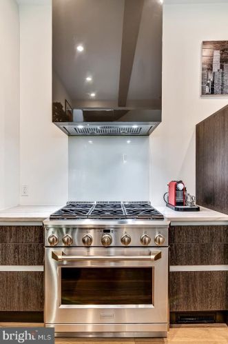 1261 26 St, Philadelphia PA 19146-4402 exterior