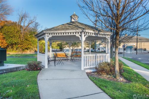 95 Liddle Ave, Edison NJ  08837-3152 exterior