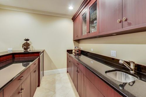 642 Euclid Ave, Elmhurst IL 60126-4338 exterior