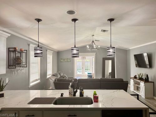 754 105 Ave, Naples FL 34108-1842 exterior