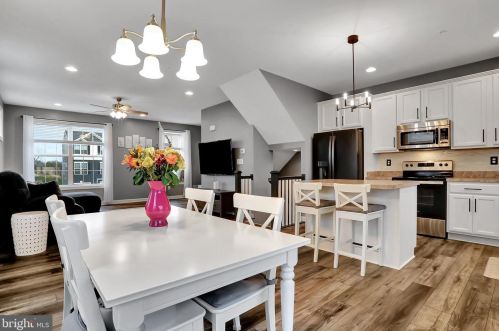 77 Overlook Dr, Hanover PA 17331-9136 exterior