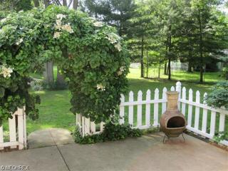 7353 Columbia Rd, Cleveland OH  44138-1501 exterior