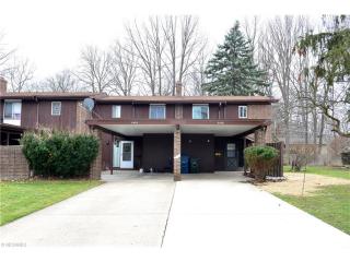 9478 Fernwood Dr, Cleveland OH  44138-2604 exterior