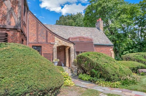 8845 Pleasant Ave, Chicago IL  60643-5942 exterior